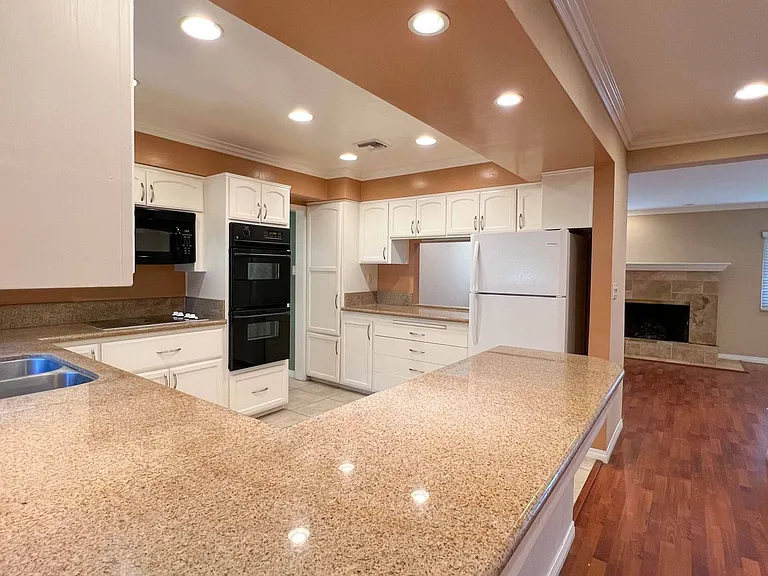 5635 Urban Dr — Photo 22