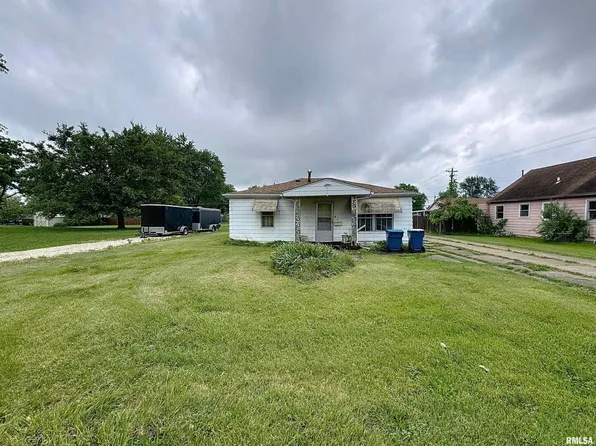 1223 13th St, Silvis, IL 61282