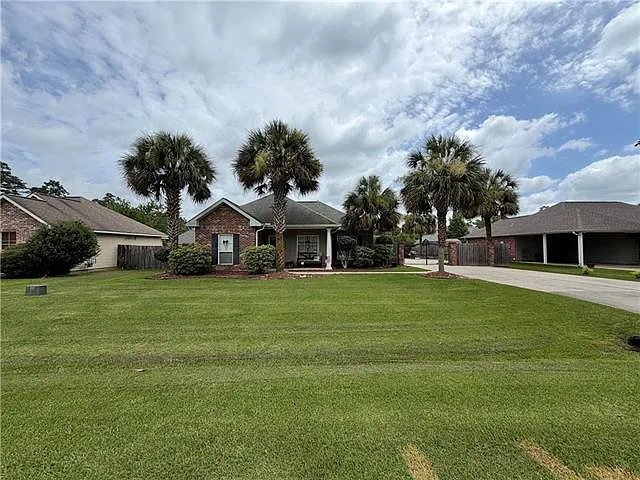 18857 Hank Dr — Photo 2