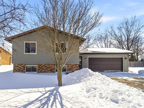 3rd image of 29 Hillock Ct