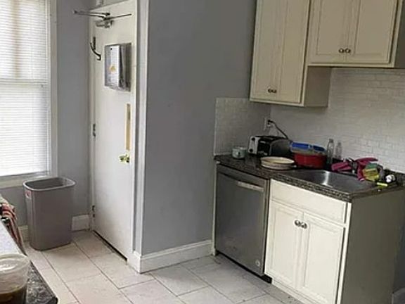 4th image of 123 Murray St