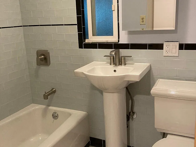 2160 Stanley Hills Dr — Photo 3