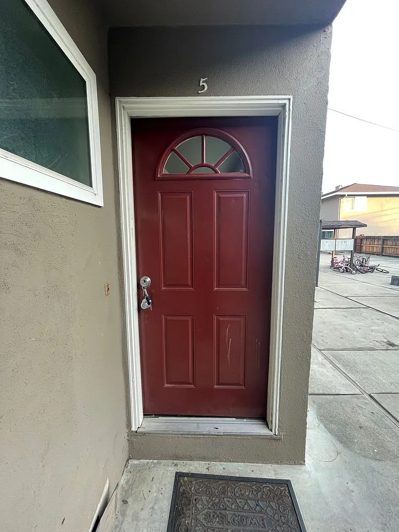 1 Bedroom Apartment — Photo 1