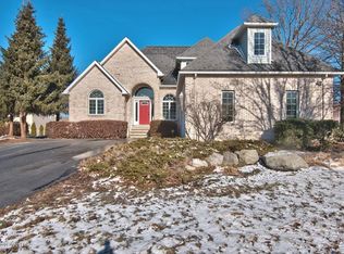 1 Somerset Close, Moosic, PA 18507