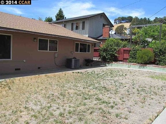 3rd image of 4447 Fieldcrest Dr
