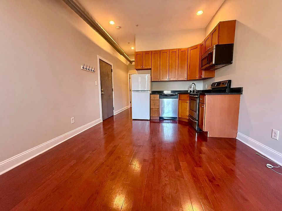 1st image of 1456 E Columbia Ave #2