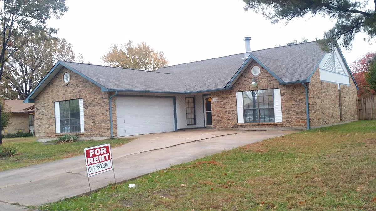 3 bed, 1850 sqft, $2,195 — Photo 1