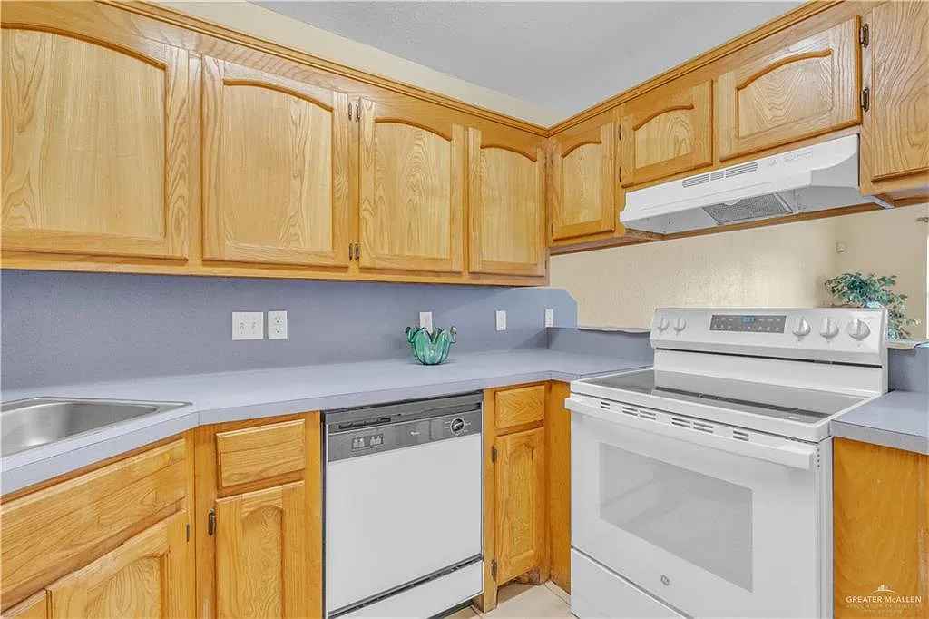 2 bed, 2.0 bath, 941 sqft, $1,250 — Photo 4