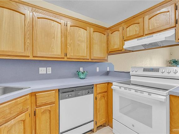 3rd image of 1906 Lake View Dr