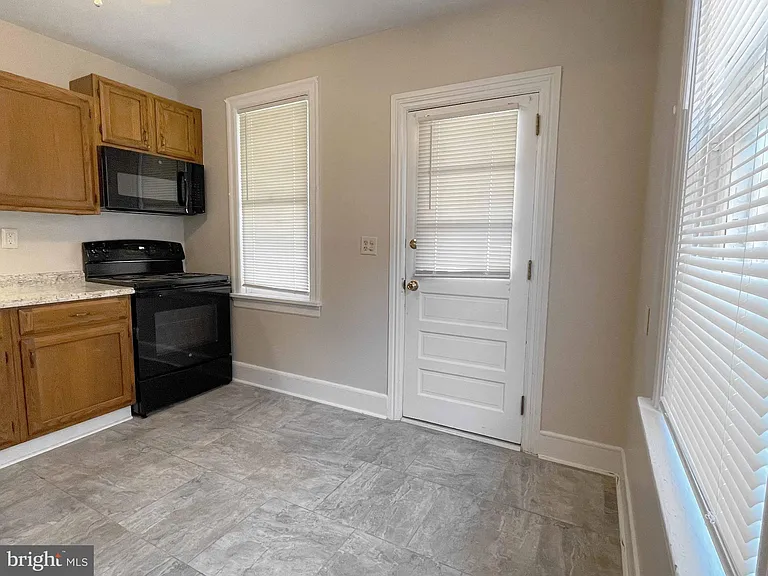 418 S Market St — Photo 8