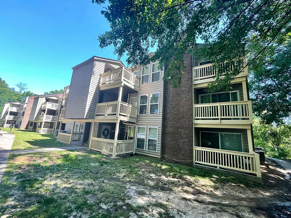 Courtyard West Apartments