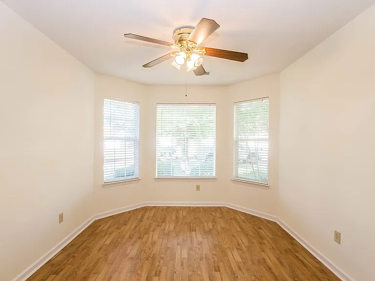 5892 Alexandria Ln — Photo 4