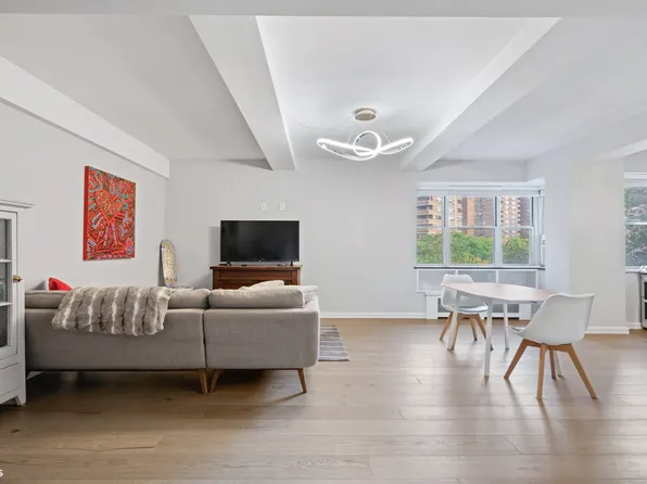 550 Grand Street H5G image 1 of 6