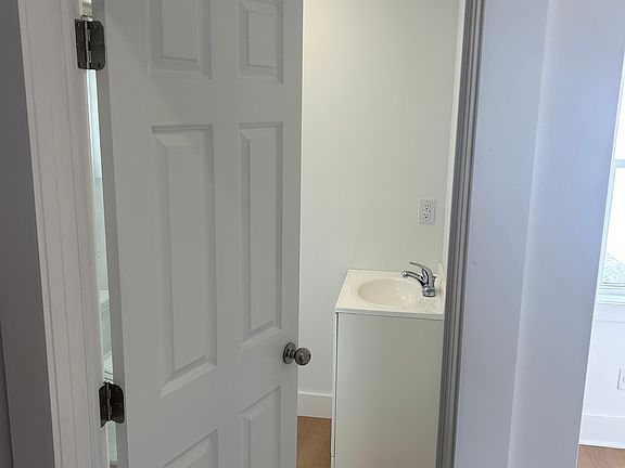 5th image of 176 Walnut St #1R