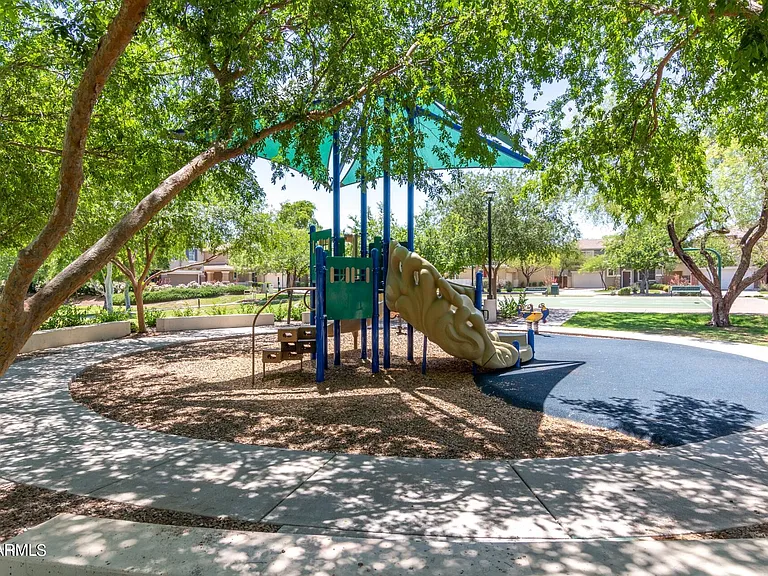 2343 E Sunland Ave — Photo 27