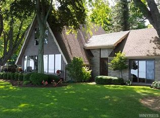 4473 E Lake Rd, Wilson, NY 14172