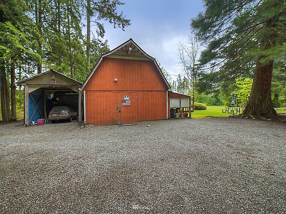 Extra barn for storage. 