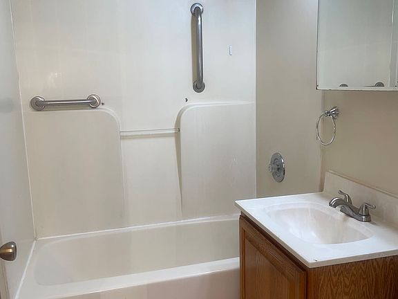 4th image of 1049 Flossmoor Ave #1N