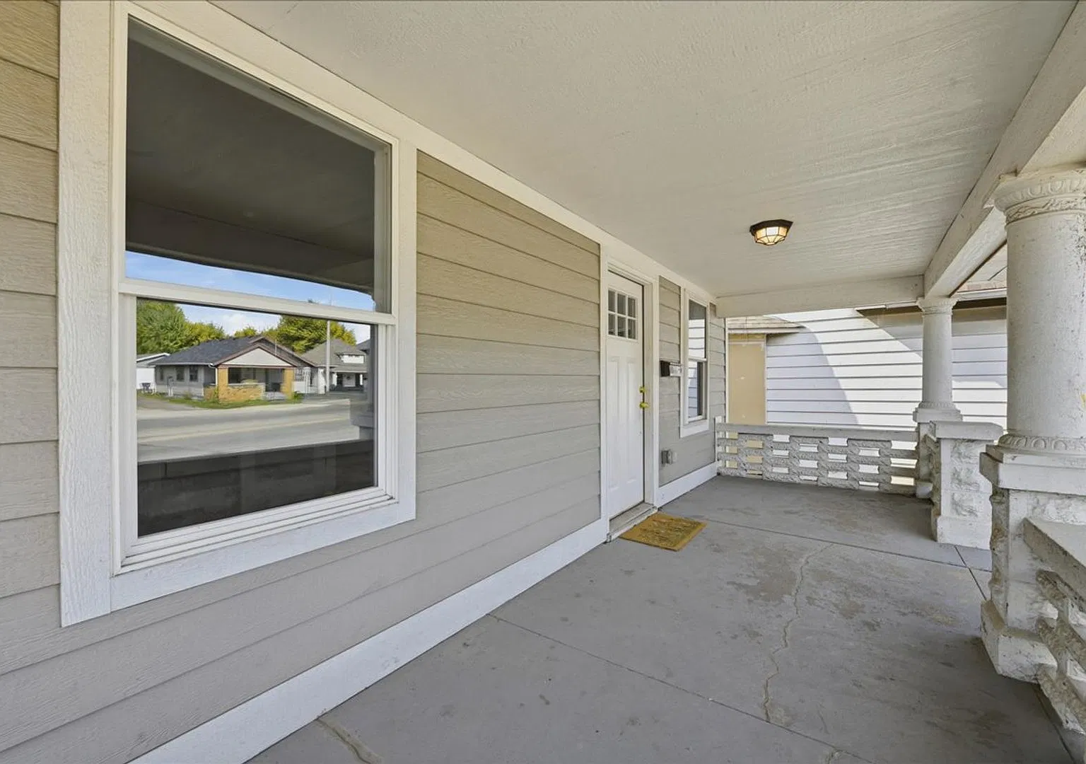 2627 Southeastern Ave - $1,800.00/mo. — Photo 4