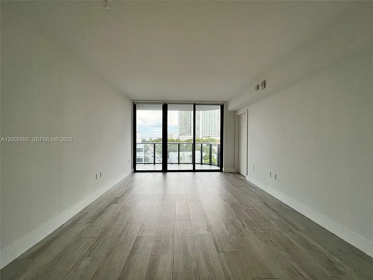 121 NE 34th St #L505 — Photo 5