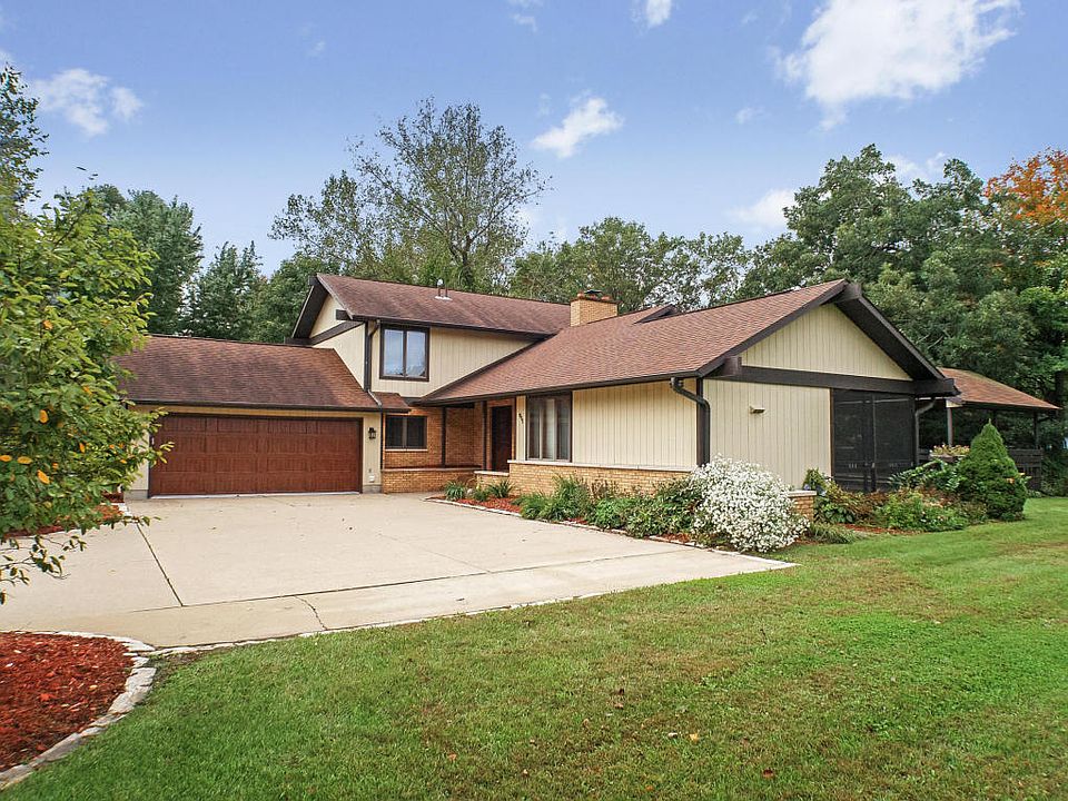 1st image of 911 Charles Dr