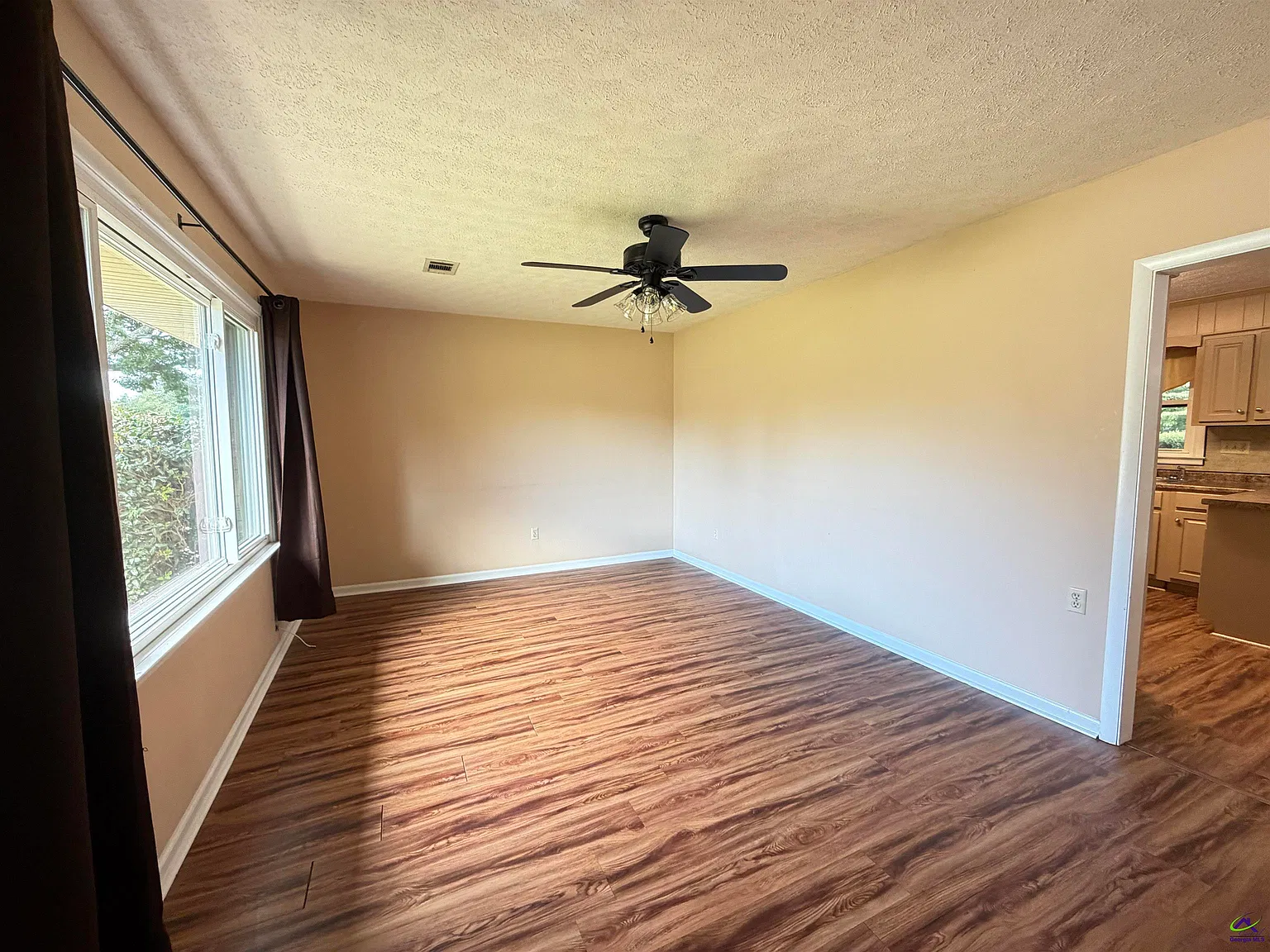 3 bed, 2.0 bath, 1353 sqft, $1,450 — Photo 4