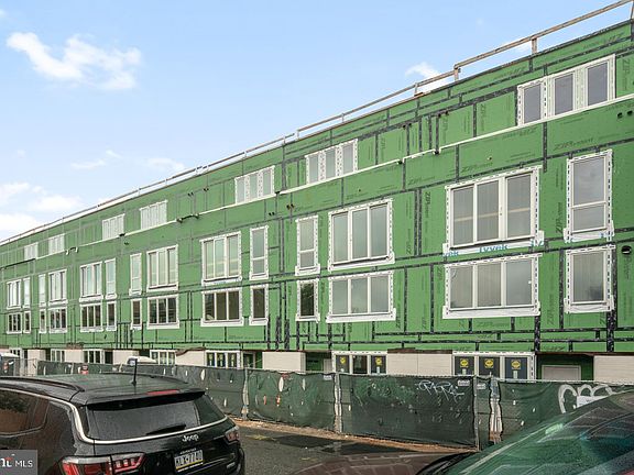 2nd image of 2031 Lombard St #4