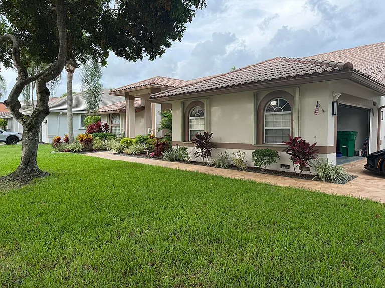 4863 Chardonnay Dr — Photo 4