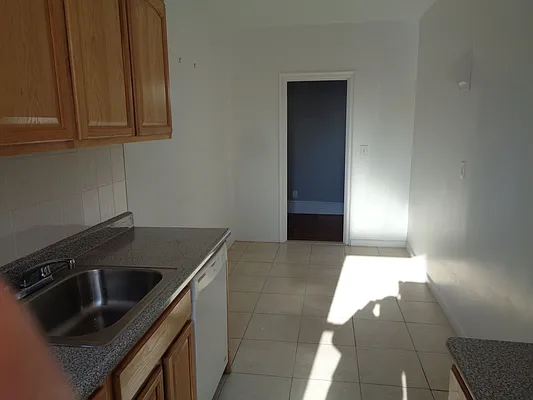 Rented by Zikos Realty Services | media 7