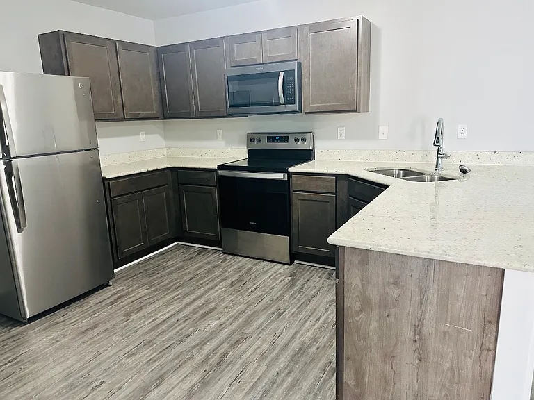 2218 E Meadow Hill St — Photo 3