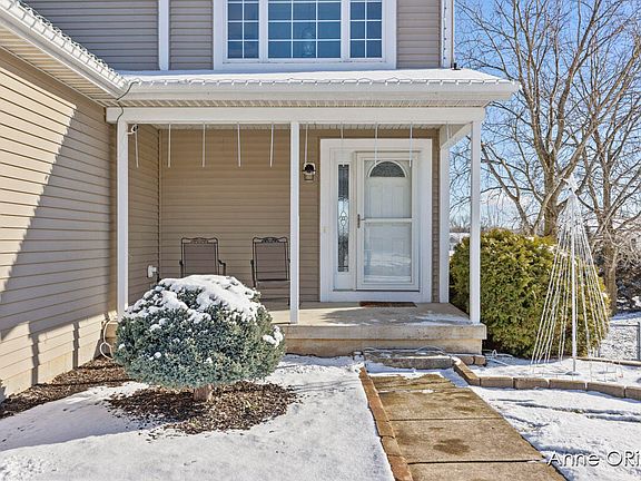 5th image of 426 Lloyd Ct