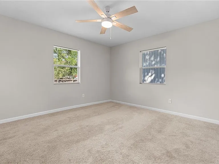 2762 Hillcrest Rd — Photo 14