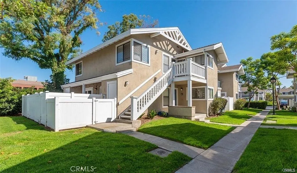 3 bed, 1192 sqft, $3,700 — Photo 1