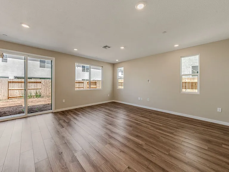 8326 Mincey Way — Photo 6