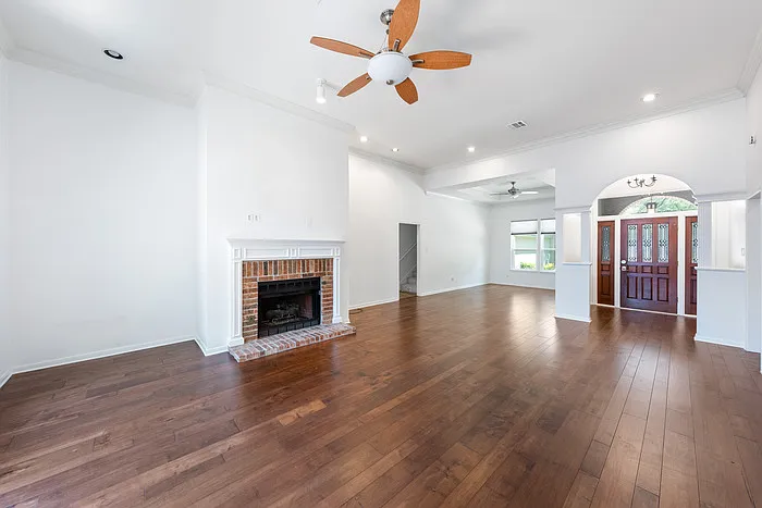 3 bed, 2.5 bath, 2279 sqft, $3,495 — Photo 4