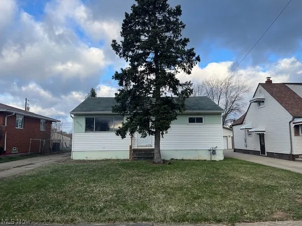 6330 Stonecrest Dr, Brookpark, OH 44142