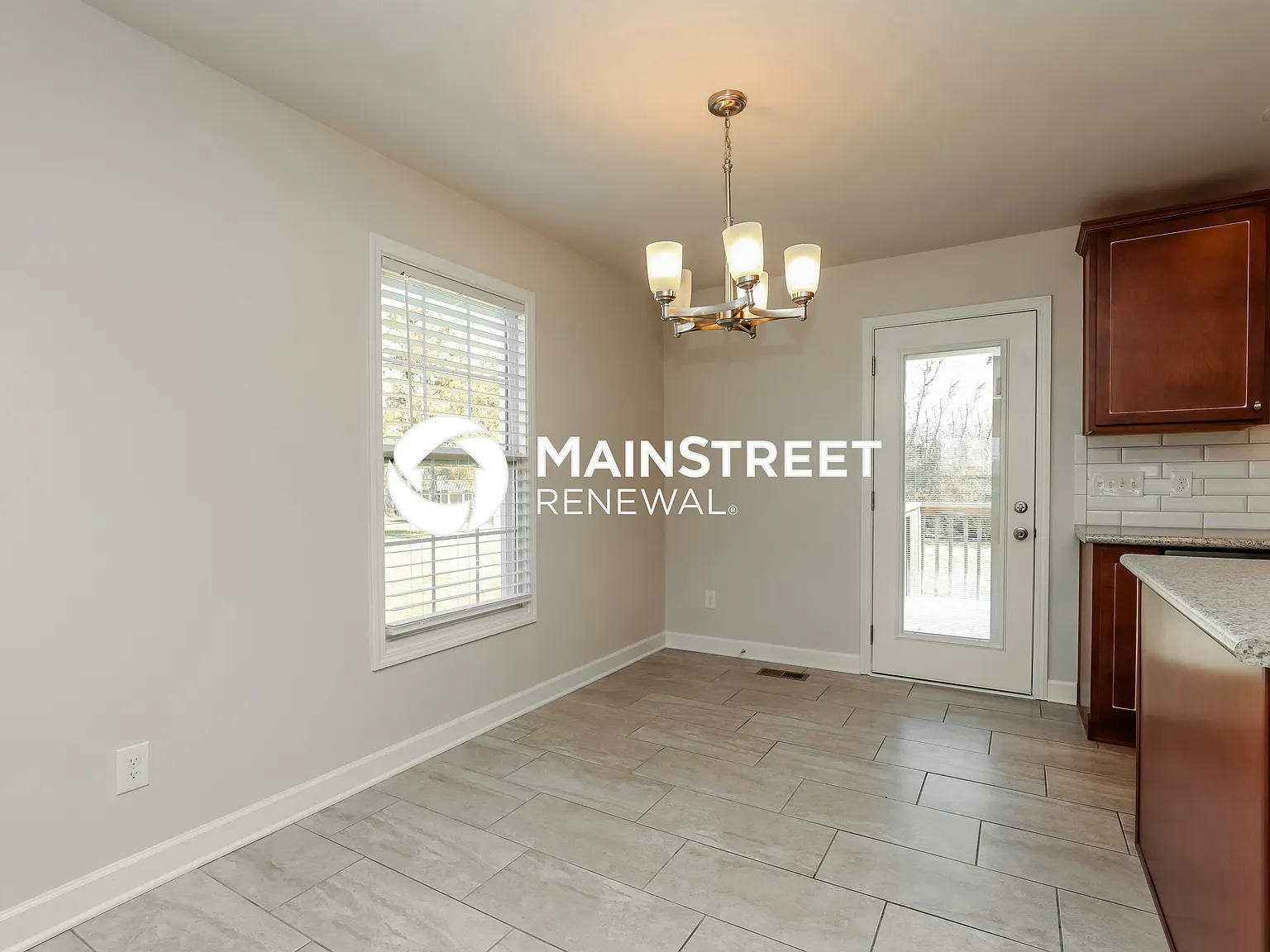 460 Heatherwood Dr — Photo 4