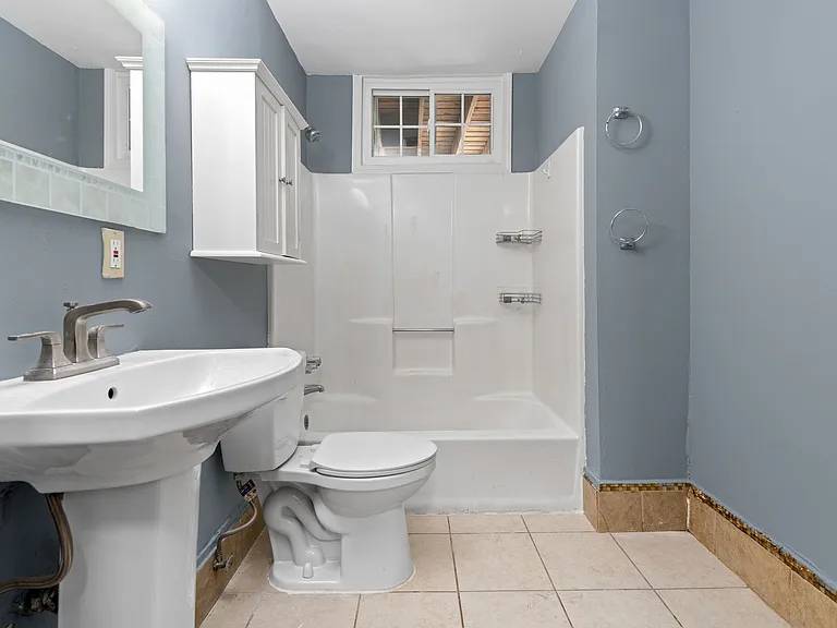 160 4th St NE #9 — Photo 7