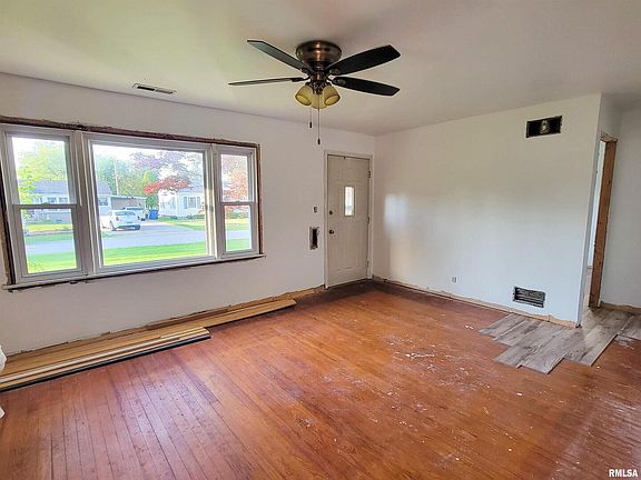 2nd image of 225 Hickory St