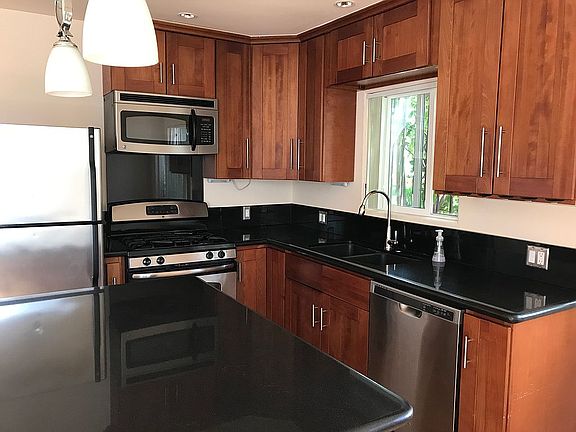 2nd image of 1010 N Wilton Pl APT 1