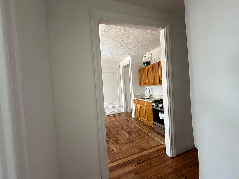 2387 Morris Ave #C4 — Photo 5