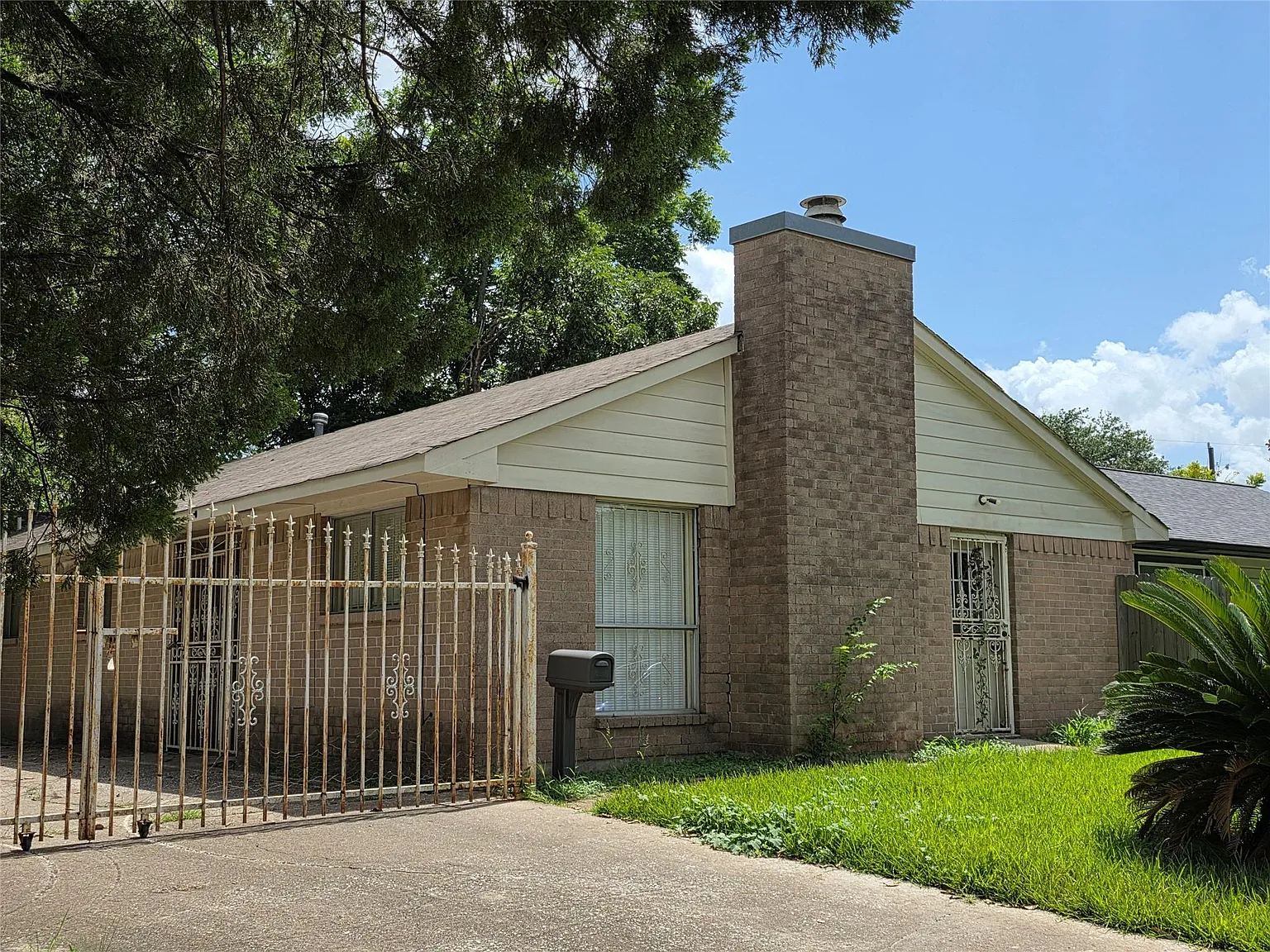 4 bed, 2.0 bath, 1635 sqft, $1,900 — Photo 1