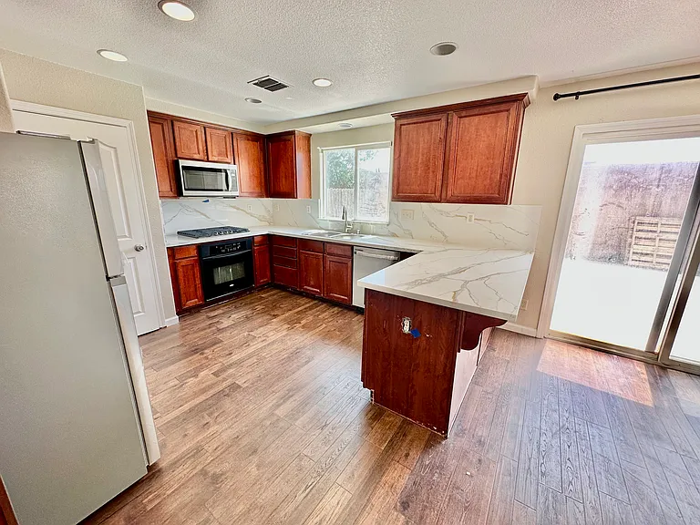 866 Papaya St — Photo 10