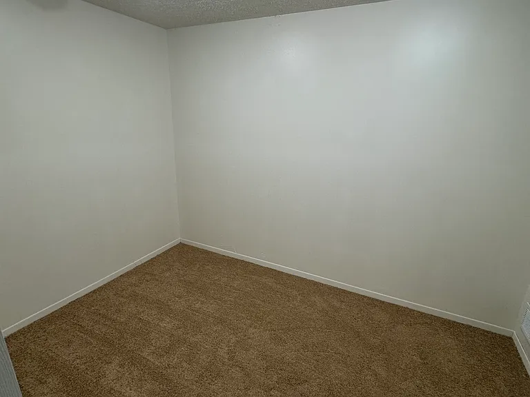 10607 Fowler Ave — Photo 14