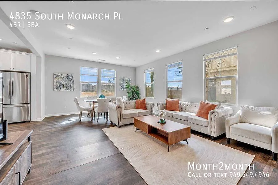 Castle on South Monarch Pl — Photo 3