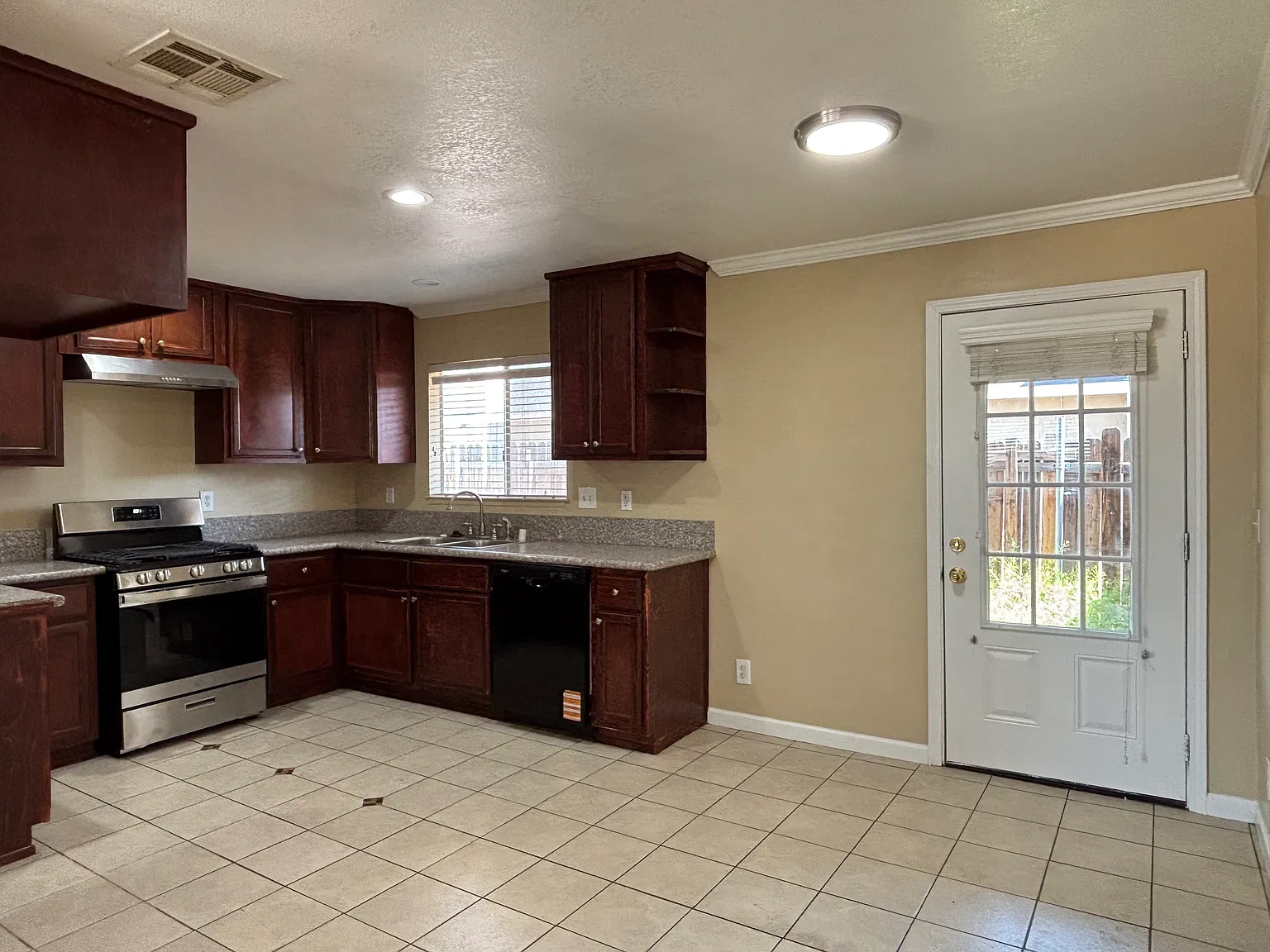 2 bed, 850 sqft, $1,475 — Photo 3