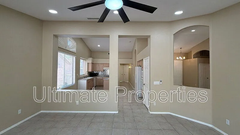 4 bed, 2.0 bath, 1669 sqft, $2,195 — Photo 4