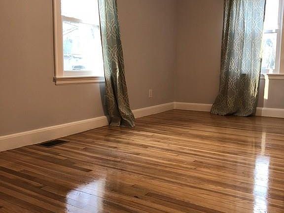 4th image of 55 Hodges Ave APT 1R