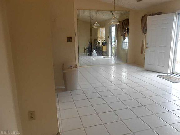 3rd image of 3917 Pollypine Dr