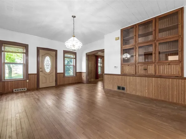 3346 Old Center Rd, Alburnett, IA 52202